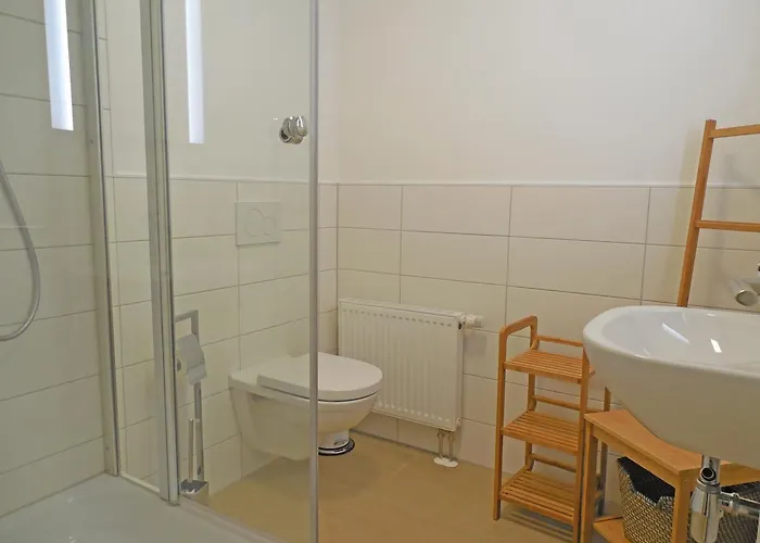 Semesterbostad To Eek